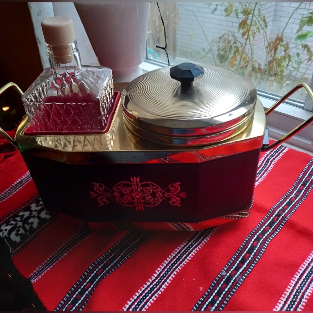 Unique Vintage Musical Ice Bucket and Decanter Set.